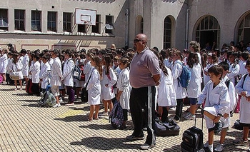 Terminaron las vacaciones: mochilas y guardapolvos listos para este lunes Imagen de la nota: Terminaron las vacaciones: mochilas y guardapolvos listos para este lunes