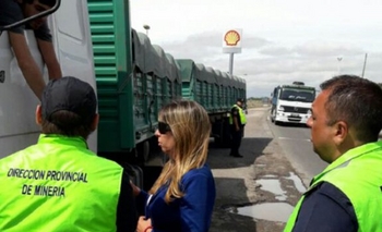 Provincia inició controles al transporte minero para evitar el sobrepeso de camiones Imagen de la nota: Provincia inició controles al transporte minero para evitar el sobrepeso de camiones