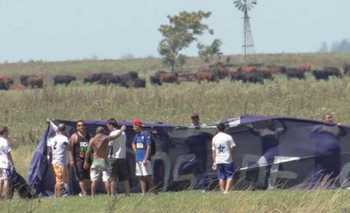 Imagen de la nota: Incidentes entre la policía de La Madrid y la barra de Racing