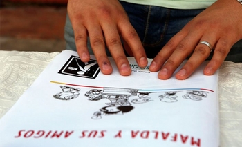 Imagen de la nota: Municipio reparte calendarios 2017 de Mafalda en braile