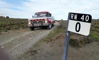 Imagen de la nota: Olavarriense recorre el país de Sur a Norte en una camioneta modelo 67