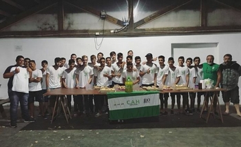 Imagen de la nota: Los jugadores de Hinojo de pretemporada en Necochea