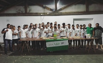 Imagen de la nota: Los jugadores de Hinojo de pretemporada en Necochea
