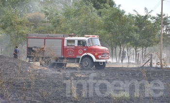 Imagen de la nota: Incendio de pastizales puso en riesgo una vivienda