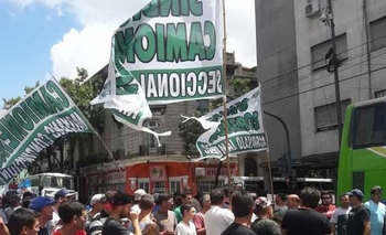 Marcha 21F: olavarrienses llegaron a Buenos Aires  Imagen de la nota: Marcha 21F: olavarrienses llegaron a Buenos Aires