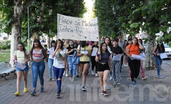 Se realizó una marcha contra los femicidios Imagen de la nota: Se realizó una marcha contra los femicidios