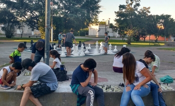 Imagen de la nota: Otro miércoles junto al tablero gigante de Hinojo