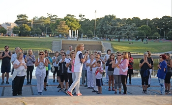 Imagen de la nota: Más de un centenar de personas en la “caminata yóguica”