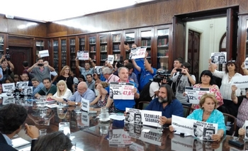 Docentes en plan de acción por el “silencio del Gobierno” Imagen de la nota: Docentes en plan de acción por el “silencio del Gobierno”