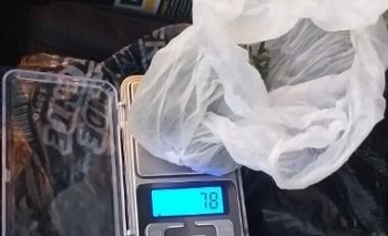 Imagen de la nota: Interceptaron a un joven con marihuana en la vía pública