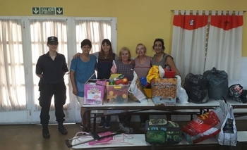 La Subcomisaría de Hinojo entregó donaciones Imagen de la nota: La Subcomisaría de Hinojo entregó donaciones