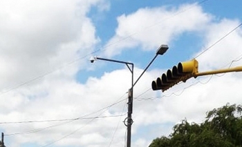 Municipio instaló nueva cámara de seguridad en barrio Alberdi Imagen de la nota: Municipio instaló nueva cámara de seguridad en barrio Alberdi