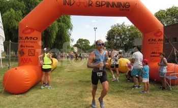 Imagen de la nota: En el primer Aquatlón en Azul hubo participación olavarriense