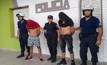 Iban en remis con cocaína y marihuana: aprehendidos Imagen de la nota: Iban en remis con cocaína y marihuana: aprehendidos