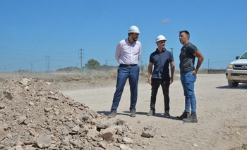 Obras Públicas trabaja en el mantenimiento de caminos rurales  Imagen de la nota: Obras Públicas trabaja en el mantenimiento de caminos rurales