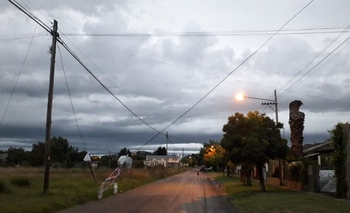 Imagen de la nota: Preocupación por cables “a la altura de la cabeza”