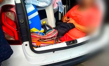 Imagen de la nota: De no creer: llevaba a la suegra en el baúl y lo multaron