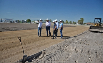 Imagen de la nota: La obra de la pista de atletismo en su etapa final