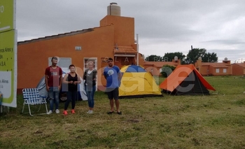 Imagen de la nota: Acampe barrio UOCRA: “No nos vamos a mover”