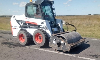 Imagen de la nota: Realizan trabajos de bacheo en la Avenida Avellaneda