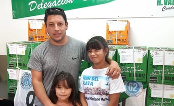 Imagen de la nota: Entrega de ayuda escolar del sindicato del vidrio