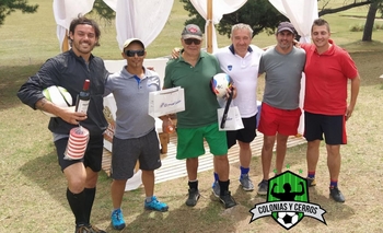 Imagen de la nota: Olavarrienses en Claromecó en un torneo de footgolf