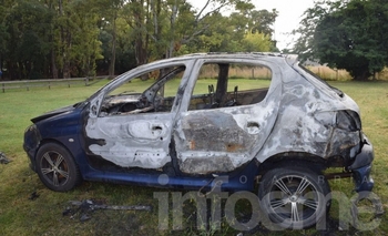 Imagen de la nota: Voraz incendio de un automóvil 