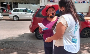 Imagen de la nota: Voluntarios inscriben para recibir la vacuna