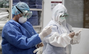 Imagen de la nota: Otras 61 personas murieron y 3.658 contrajeron coronavirus en el país