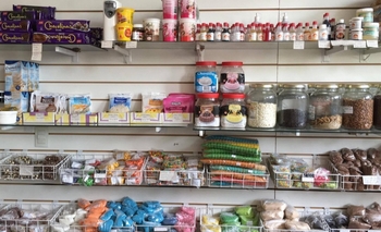 Imagen de la nota: Tras la fachada de un local de cotillón, vendían celulares robados