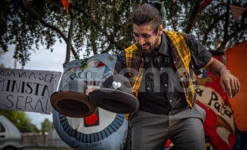 Imagen de la nota: Fotogalería: Intervenciones artísticas por el Carnaval