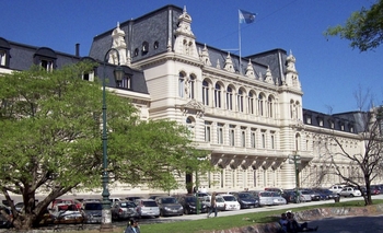 Imagen de la nota: Arranca la paritaria docente con un pedido del 29 % de aumento