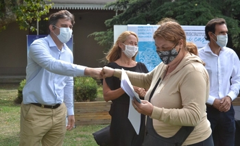 Este viernes 120 familias recibieron sus escrituras Imagen de la nota: Este viernes 120 familias recibieron sus escrituras