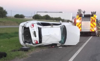Imagen de la nota: Vuelco a la altura de Balcarce: tres olavarrienses heridos