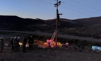 Imagen de la nota: Fue a robar cables, se quedó electrocutado y quedó colgado por dos horas