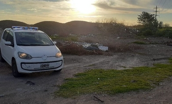 Tiraban basura, vieron al móvil y salieron corriendo Imagen de la nota: Tiraban basura, vieron al móvil y salieron corriendo