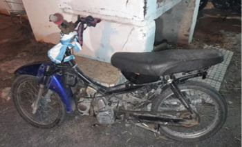 Un motociclista atropelló a un funcionario por evadir un control Imagen de la nota: Un motociclista atropelló a un funcionario por evadir un control