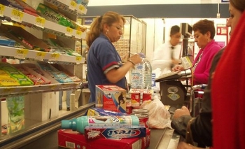 Paritarias: los empleados de comercio acordaron un 31% de aumento para enero Imagen de la nota: Paritarias: los empleados de comercio acordaron un 31% de aumento para enero