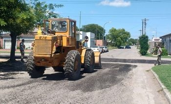 El Municipio tapó baches en calles de Loma Negra Imagen de la nota: El Municipio tapó baches en calles de Loma Negra