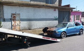 Imagen de la nota: Dejaron sus autos en la calle y la grúa los llevó al Corralón Municipal