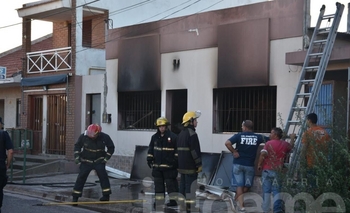 Imagen de la nota: Voraz incendio de una vivienda: una mujer hospitalizada