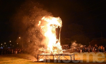 Imagen de la nota: Fuego, pasión y alegría: así se despidieron los corsos 