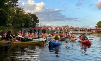 Imagen de la nota: Más de medio centenar de personas en una nueva remada por el arroyo