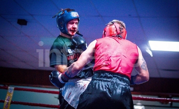 Boxeo: el duelo familiar quedó a favor de Olavarría Imagen de la nota: Boxeo: el duelo familiar quedó a favor de Olavarría