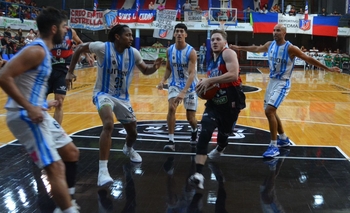 Olavarrienses en Liga Argentina: derrota para el equipo de Marina Imagen de la nota: Olavarrienses en Liga Argentina: derrota para el equipo de Marina