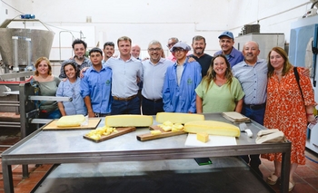Imagen de la nota: Wesner y el Subsecretario de Educación inauguraron equipos en la Escuela Agraria