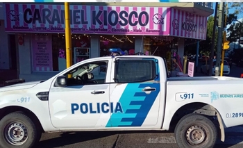 Dos delincuentes robaron un kiosco: aprehendieron a uno y buscan al otro Imagen de la nota: Dos delincuentes robaron un kiosco: aprehendieron a uno y buscan al otro