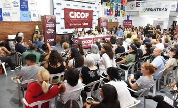 Imagen de la nota: Médicos bonaerenses aceptan el aumento de 4,5% y marchan contra la reforma laboral