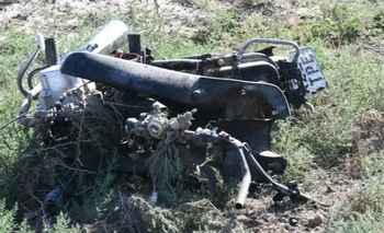 Imagen de la nota: Choque frontal entre un auto y una moto camino a Las Grutas: un muerto