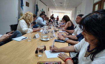 Imagen de la nota: Paritarias bonaerenses: el Gobierno convocó a estatales y docentes para reabrir la negociación